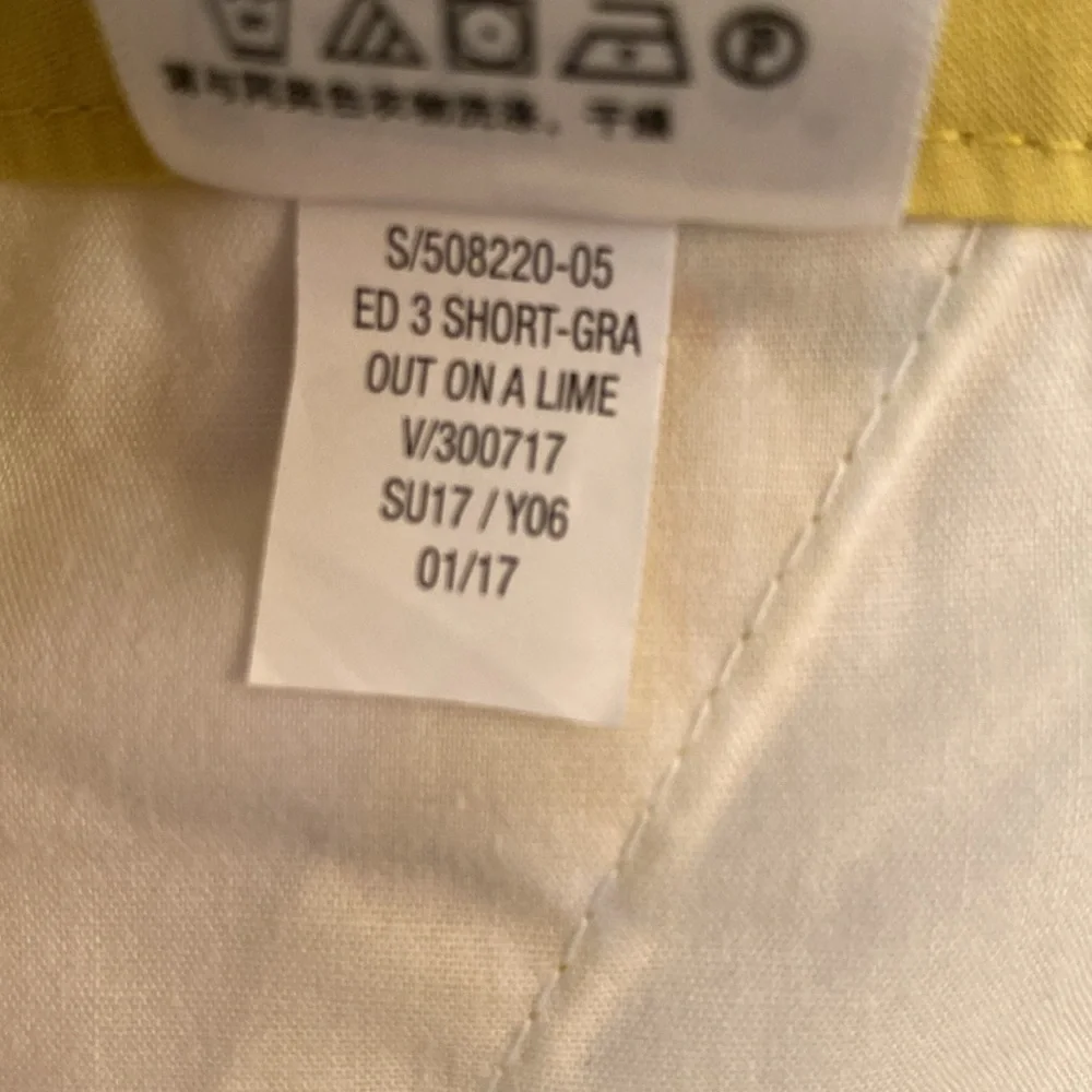 Old Navy Tropical Pineapple Print Cotton Shorts Yellow ‘Out on a Lime’ Size 16